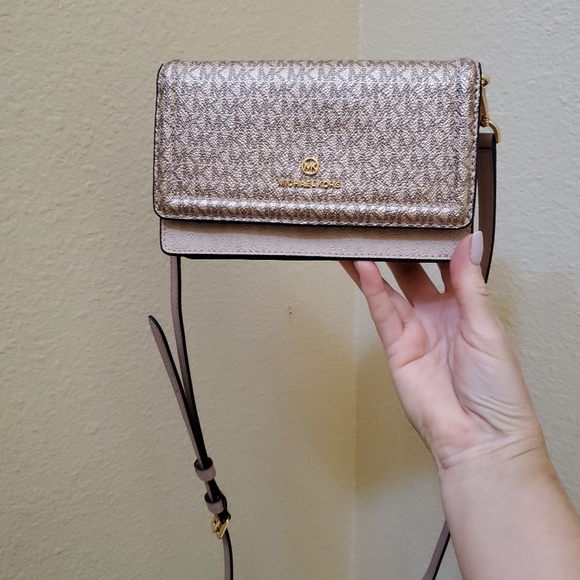 Michael kors Signature Jet Set Charm Small Crossbody - Picture 9 of 10